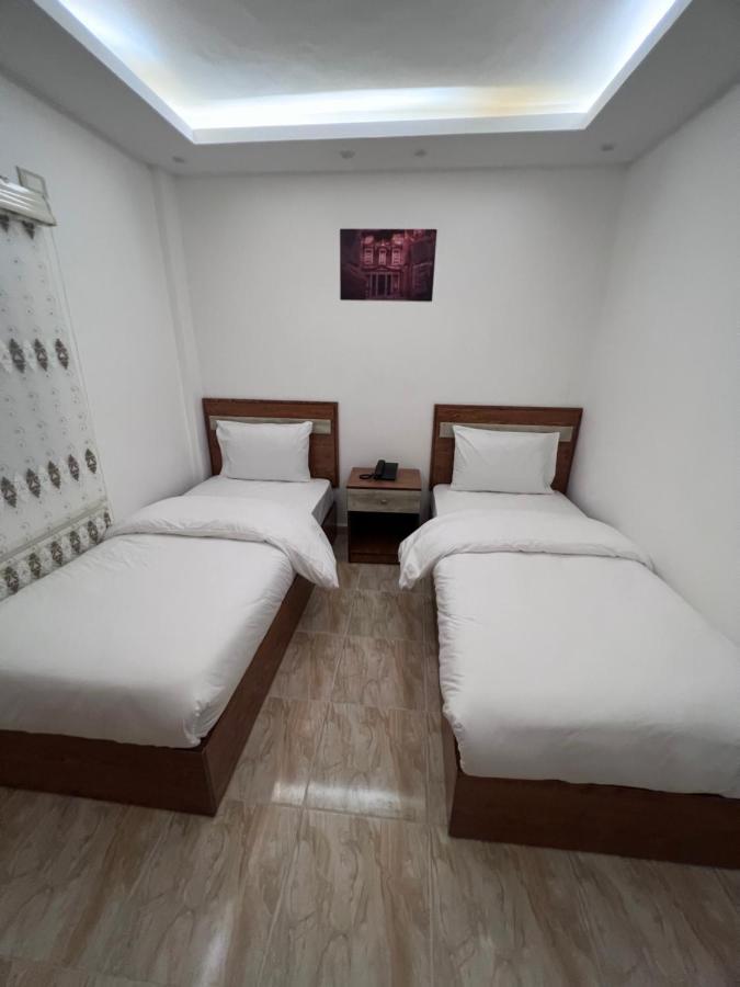 Petra Family Hotel 와디무사 외부 사진