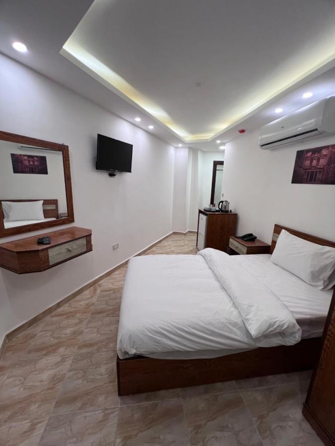 Petra Family Hotel 와디무사 외부 사진
