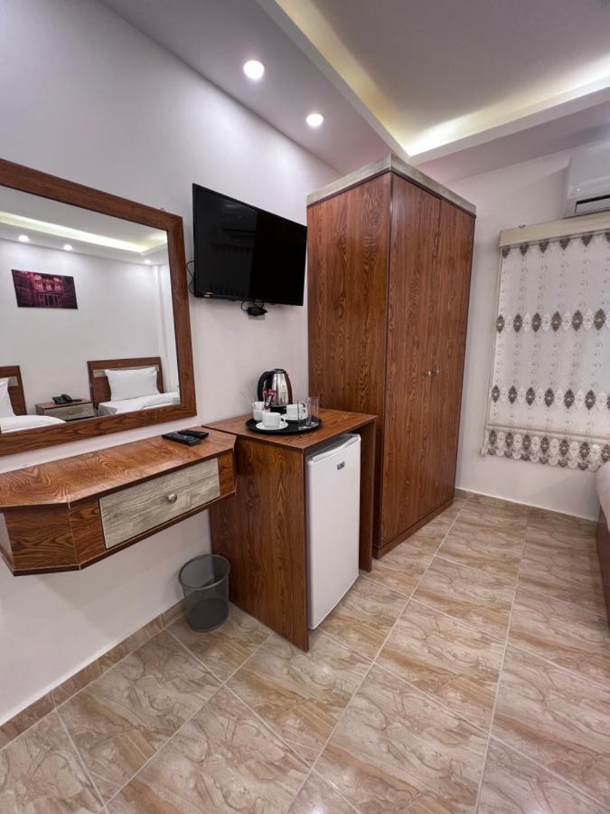 Petra Family Hotel 와디무사 외부 사진