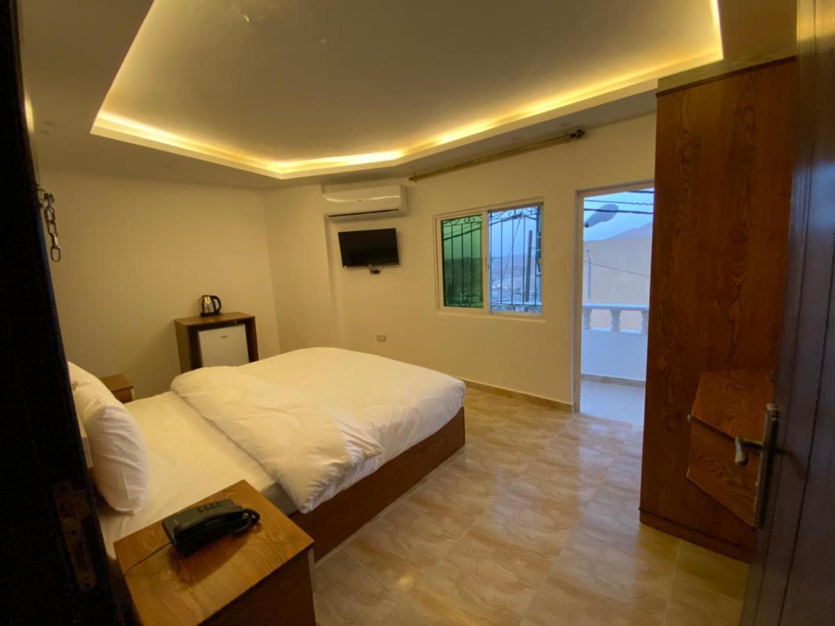 Petra Family Hotel 와디무사 외부 사진