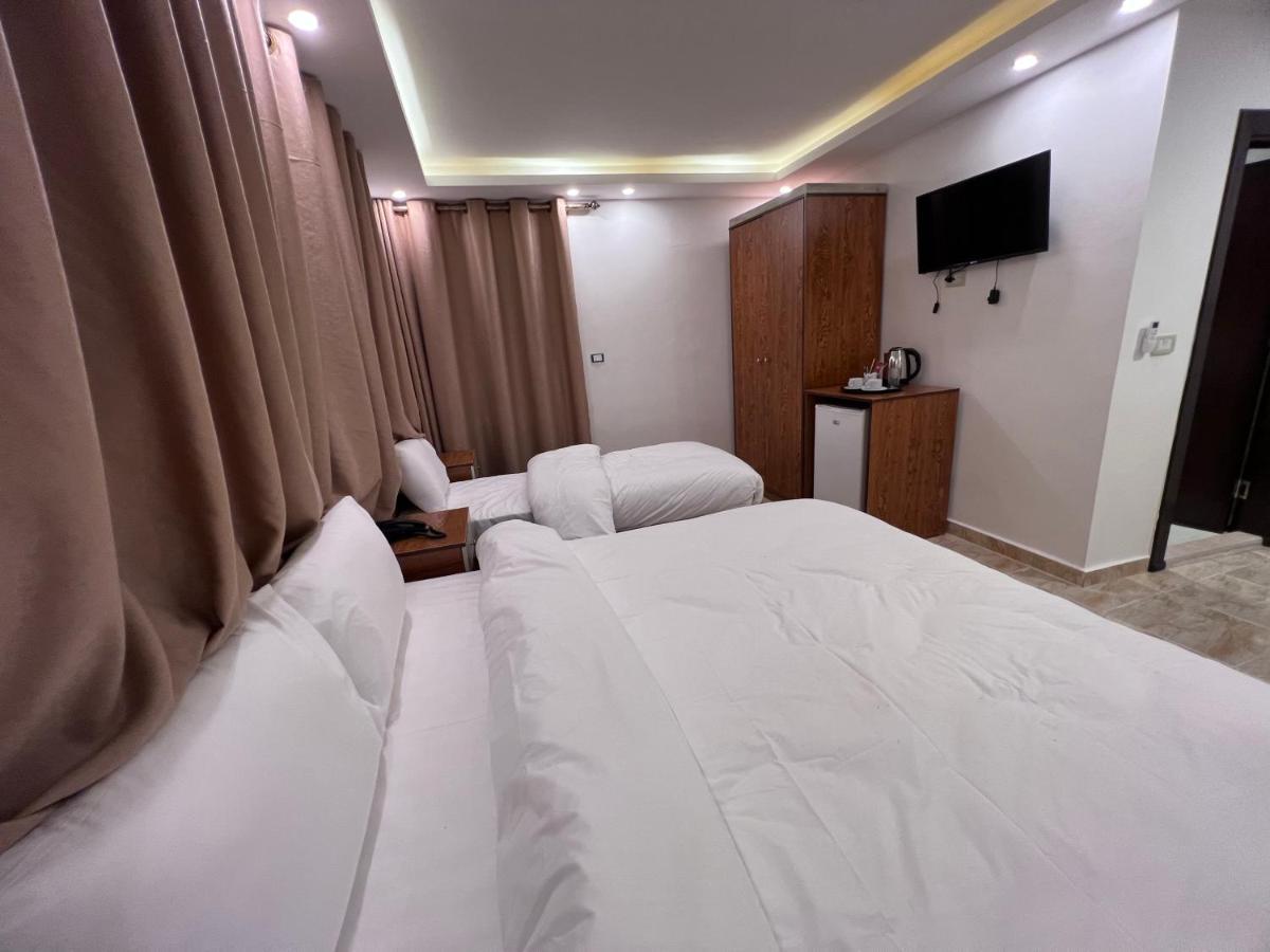 Petra Family Hotel 와디무사 외부 사진