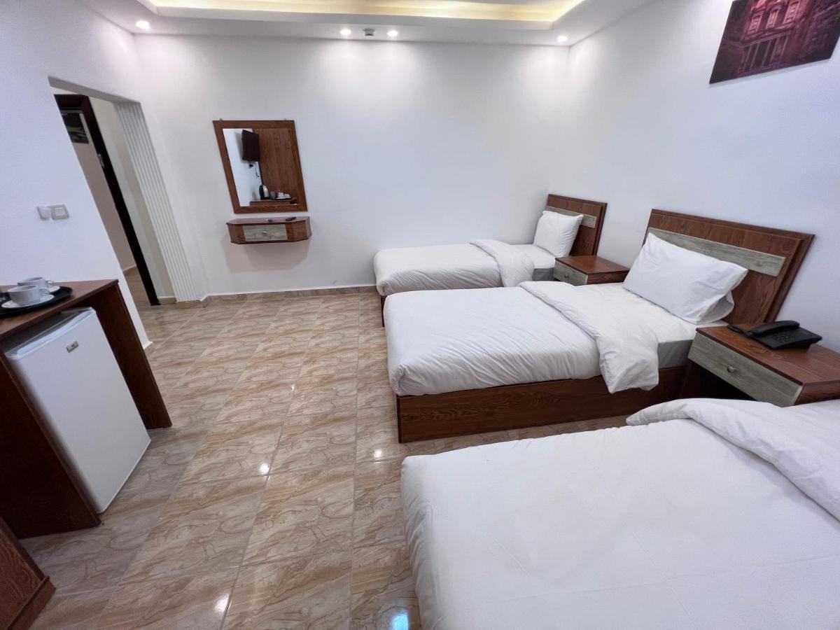 Petra Family Hotel 와디무사 외부 사진