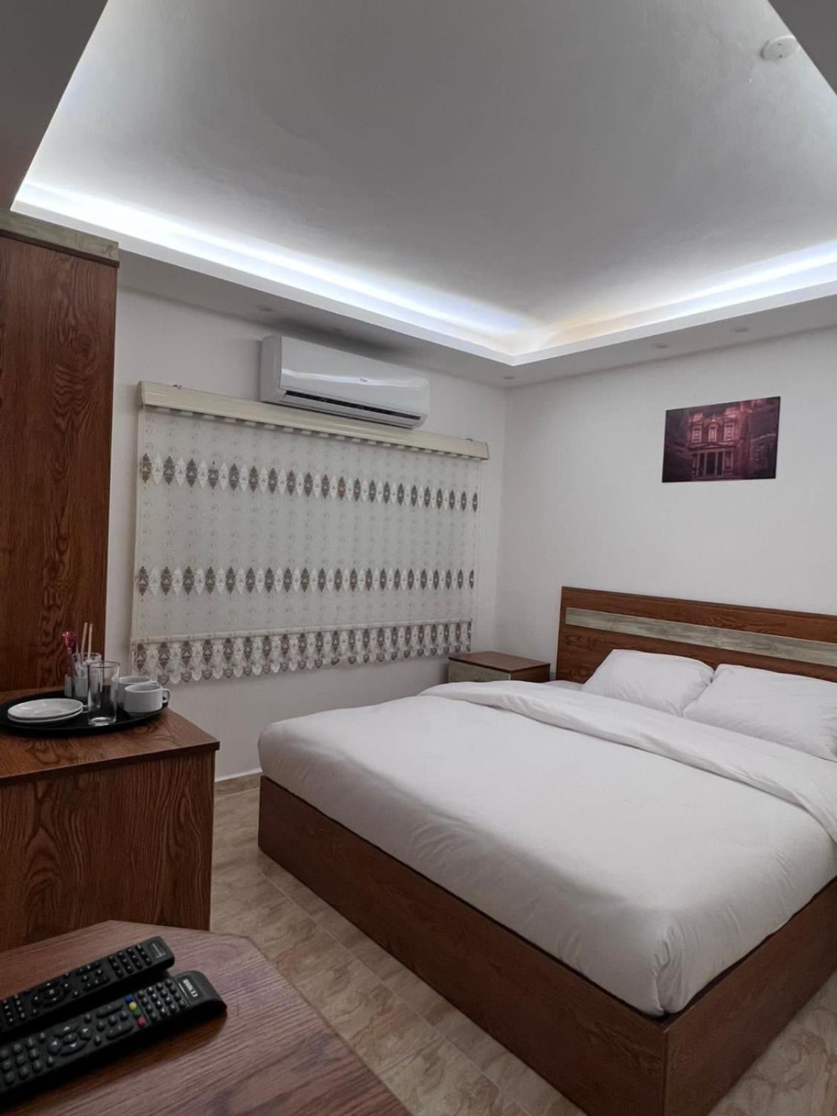 Petra Family Hotel 와디무사 외부 사진